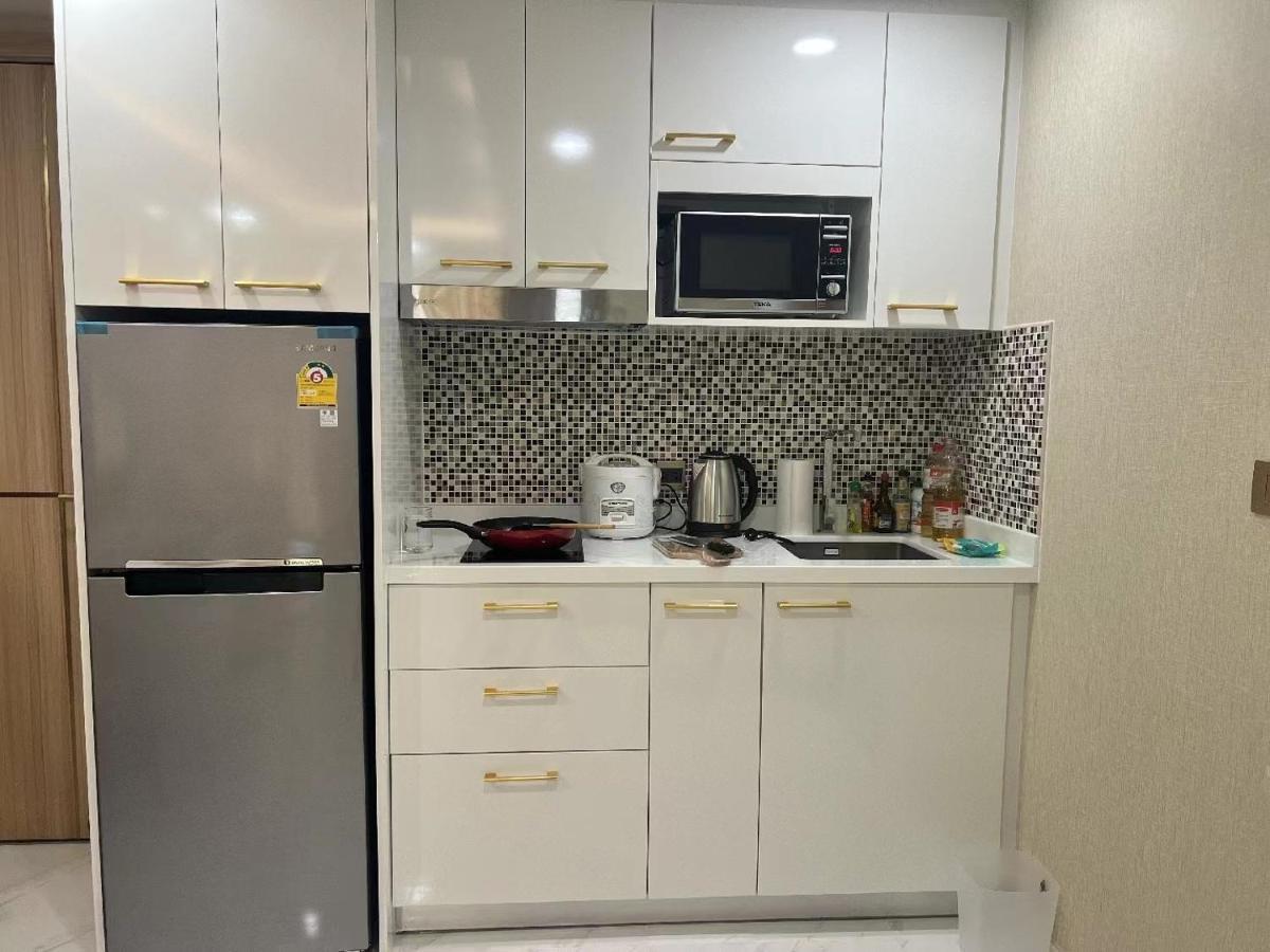 Romantic Beach Apartment芭堤雅水系高档酒店式公寓可做饭 Praia de Jomtien Exterior foto